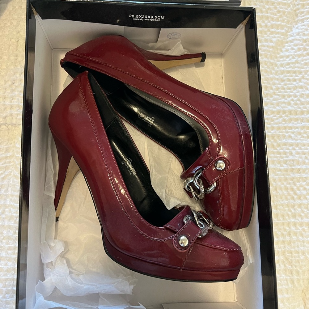 Burgundy heels from White House Black Market sz 7